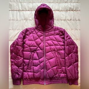 Patagonia women’s puffy. Goose down. Warm and functional. Comfy hood.